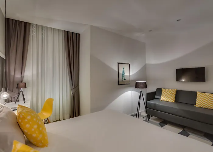 Navona Theatre Hotel 3*